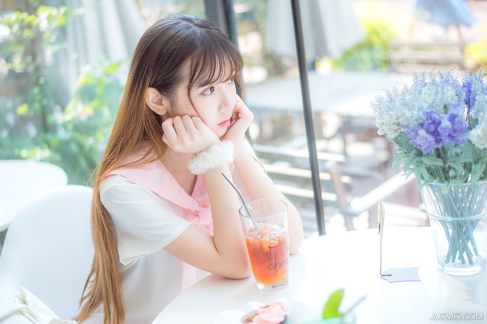 如果你对别人的苦难无动于衷，那么你就不配称为人。